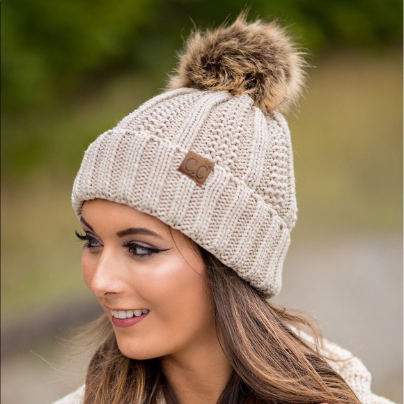 CC Beanie with pompom - Picture 1 of 3